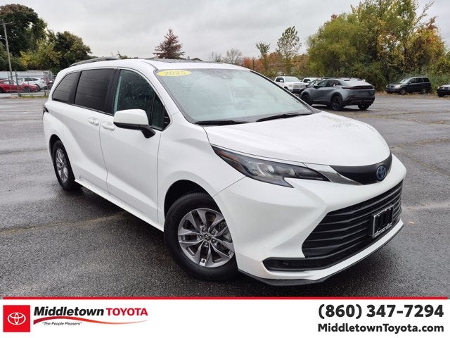 2025 Toyota Sienna LE