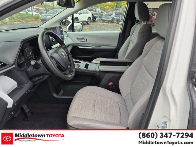 2025 Toyota Sienna LE