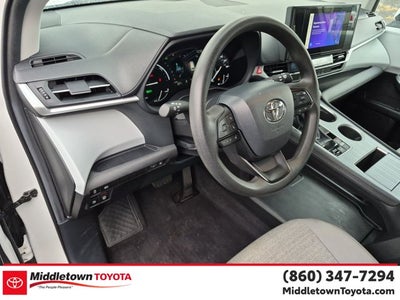 2025 Toyota Sienna LE