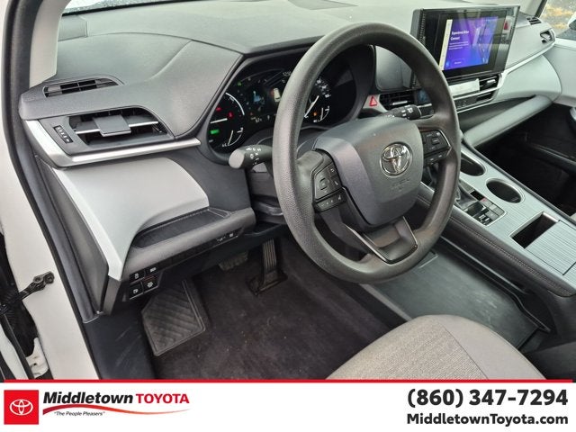 2025 Toyota Sienna LE