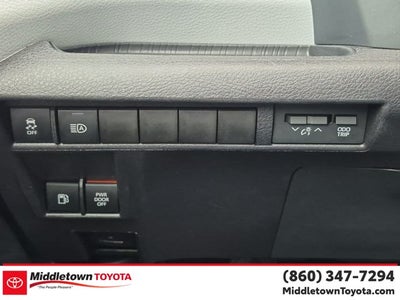 2025 Toyota Sienna LE