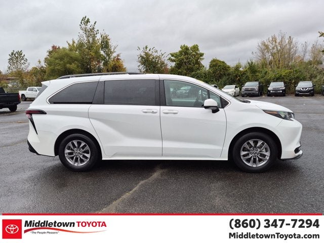 2025 Toyota Sienna LE