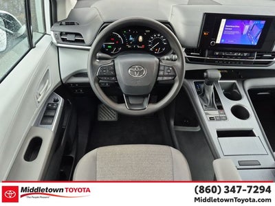 2025 Toyota Sienna LE