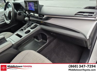 2025 Toyota Sienna LE