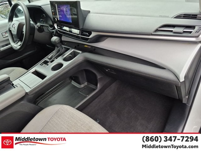 2025 Toyota Sienna LE