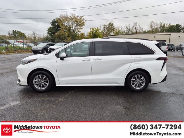 2025 Toyota Sienna LE