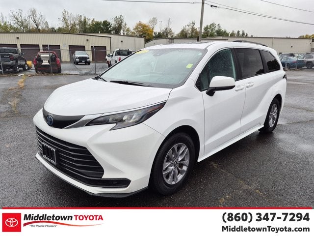 2025 Toyota Sienna LE