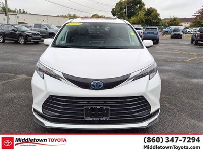 2025 Toyota Sienna LE