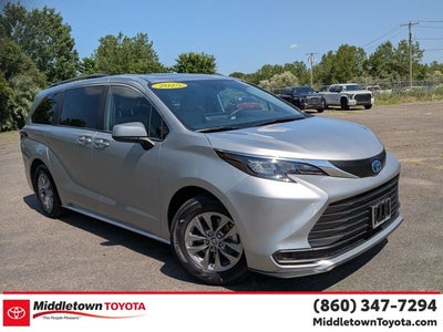 2025 Toyota Sienna LE