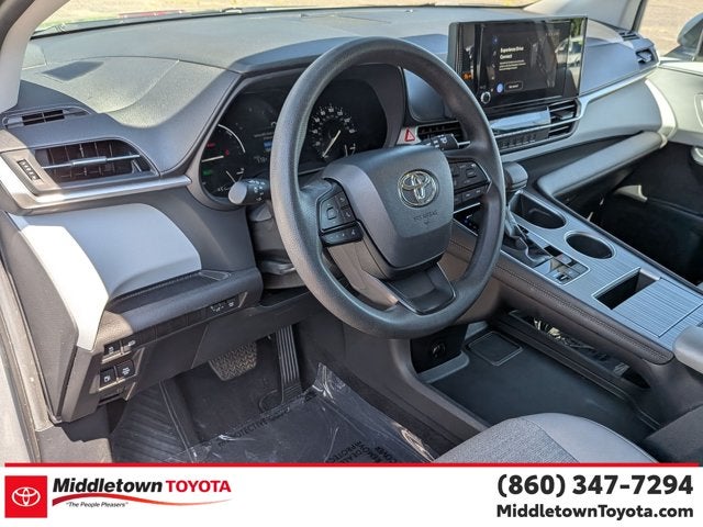 2025 Toyota Sienna LE