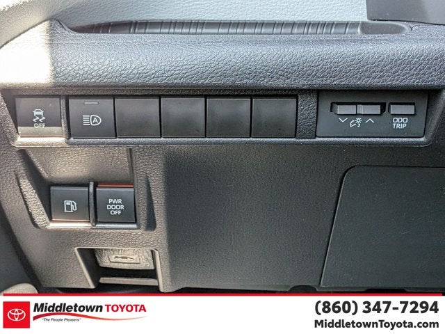 2025 Toyota Sienna LE