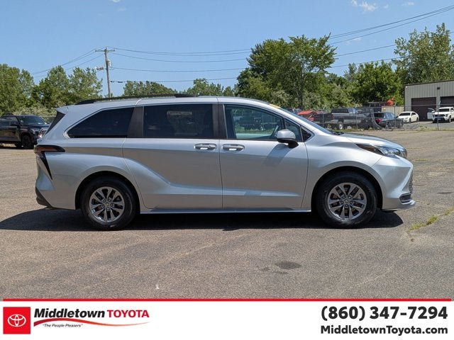 2025 Toyota Sienna LE