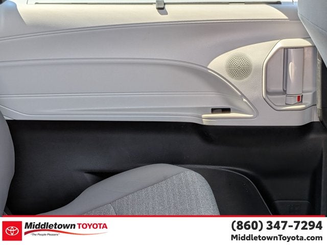 2025 Toyota Sienna LE