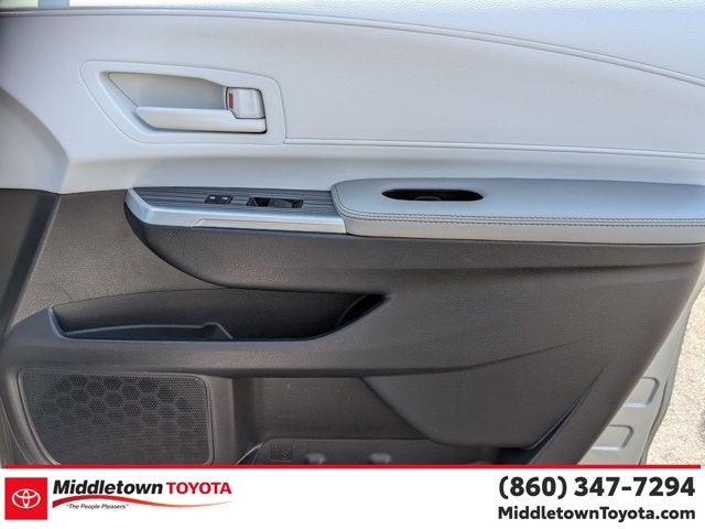 2025 Toyota Sienna LE