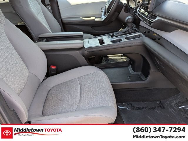 2025 Toyota Sienna LE