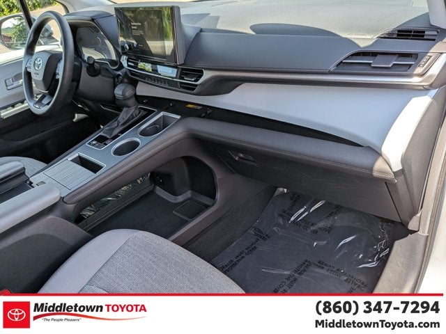 2025 Toyota Sienna LE