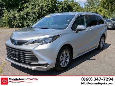 2025 Toyota Sienna LE