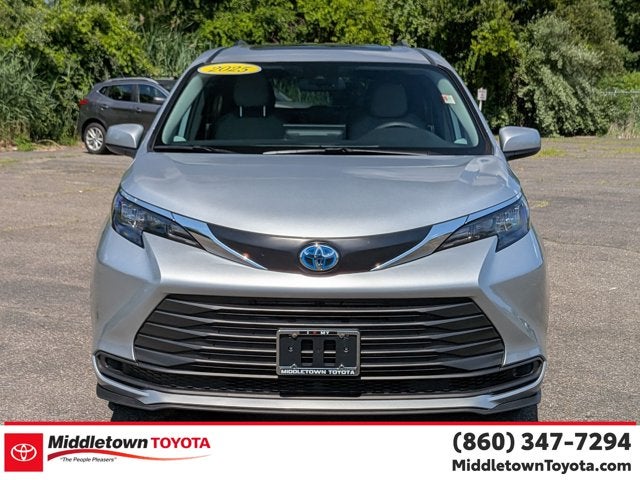 2025 Toyota Sienna LE