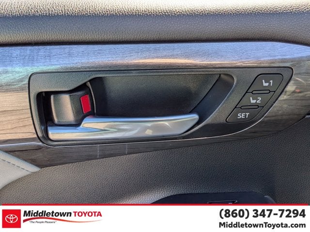 2023 Toyota Highlander Hybrid Platinum