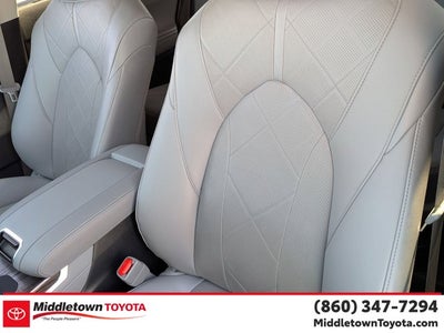 2023 Toyota Highlander Hybrid Platinum