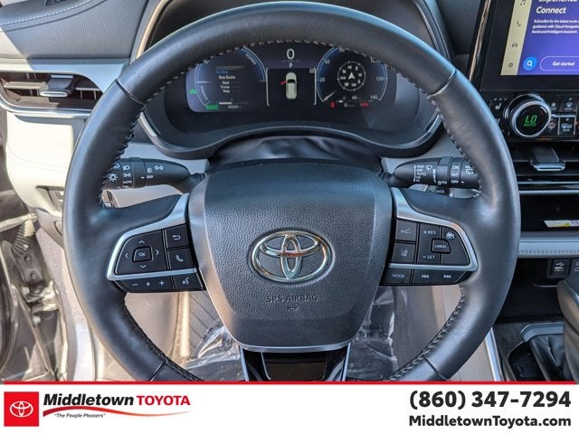 2023 Toyota Highlander Hybrid Platinum