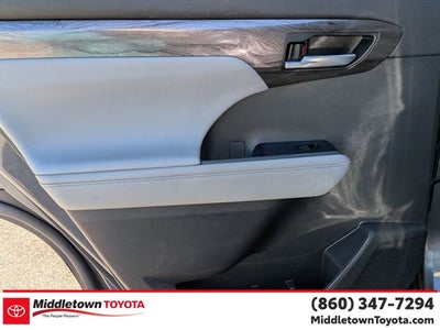 2023 Toyota Highlander Hybrid Platinum