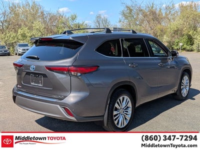 2023 Toyota Highlander Hybrid Platinum