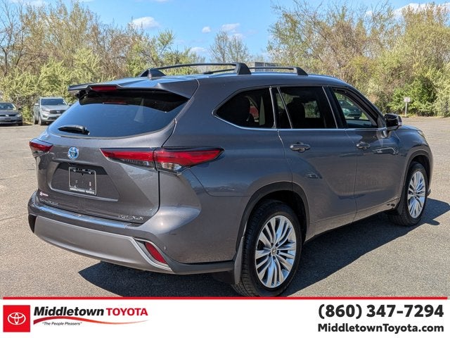 2023 Toyota Highlander Hybrid Platinum