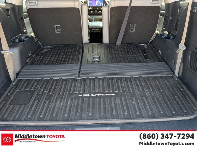 2023 Toyota Highlander Hybrid Platinum