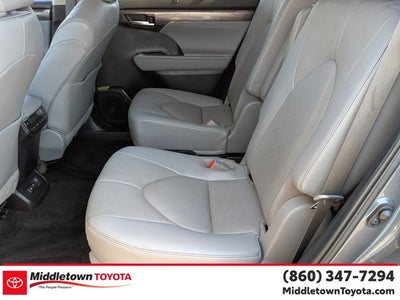 2023 Toyota Highlander Hybrid Platinum