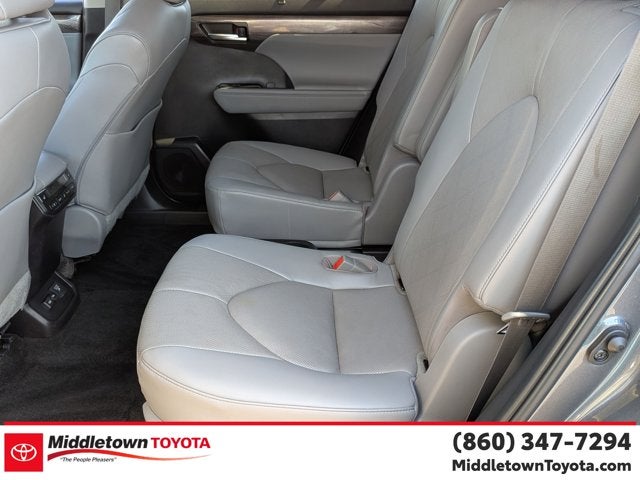 2023 Toyota Highlander Hybrid Platinum