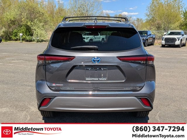 2023 Toyota Highlander Hybrid Platinum