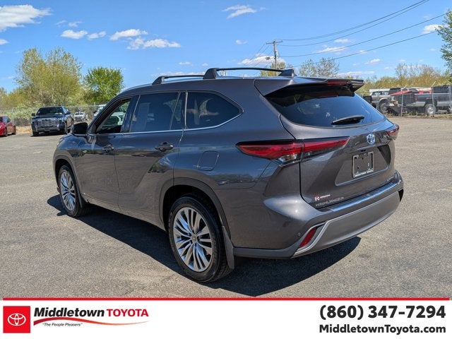 2023 Toyota Highlander Hybrid Platinum