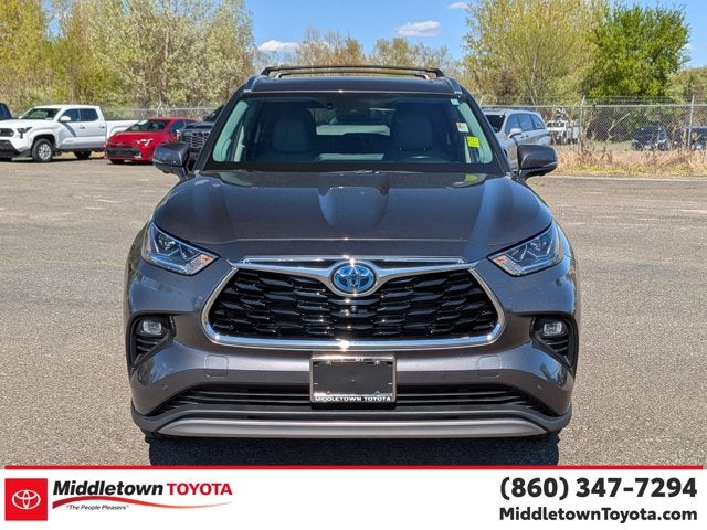 2023 Toyota Highlander Hybrid Platinum