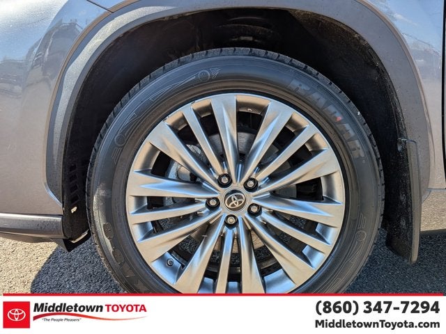 2023 Toyota Highlander Hybrid Platinum