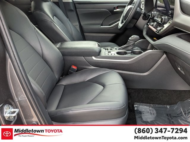 2025 Toyota Highlander XLE
