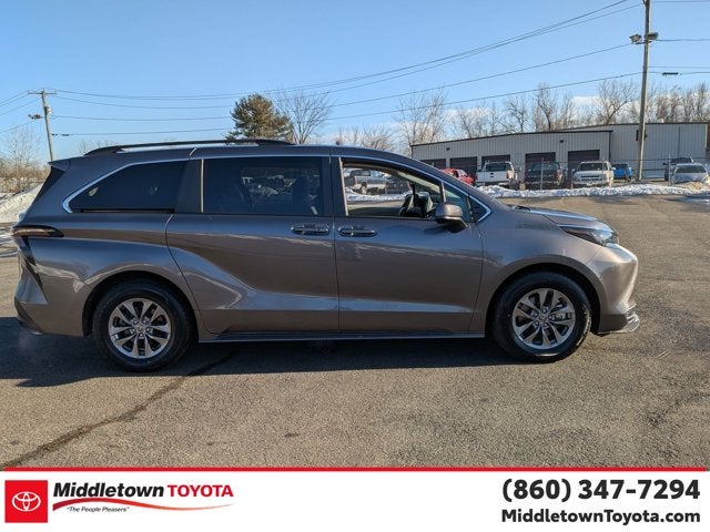 2023 Toyota Sienna LE