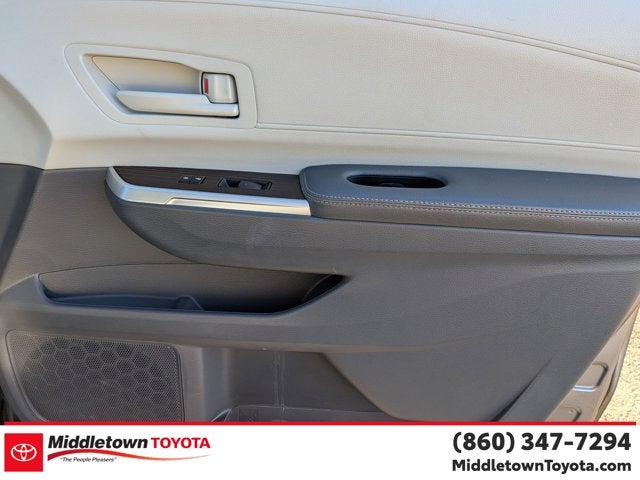 2023 Toyota Sienna LE