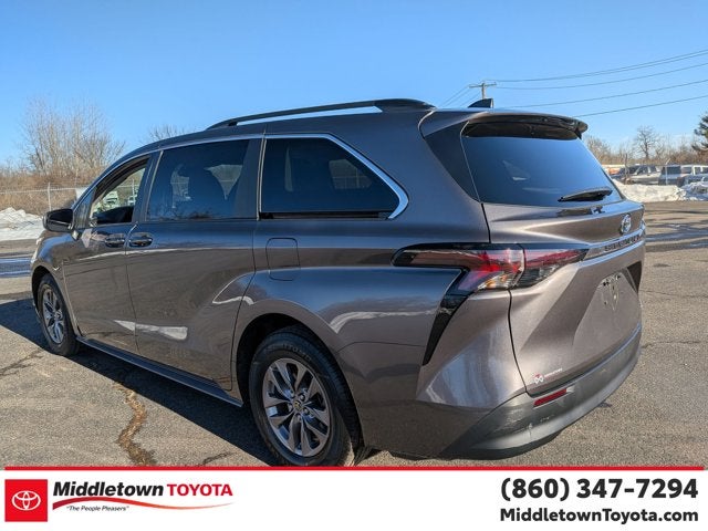 2023 Toyota Sienna LE