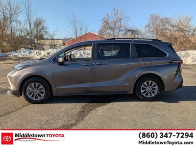 2023 Toyota Sienna LE