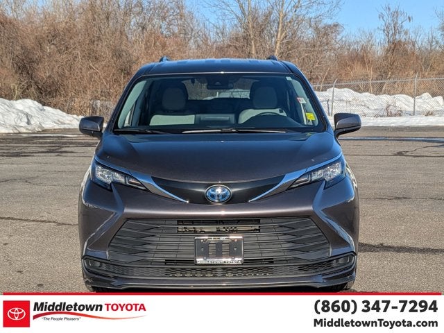 2023 Toyota Sienna LE