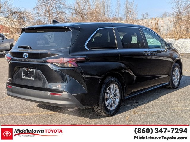 2024 Toyota Sienna LE