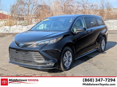 2024 Toyota Sienna LE