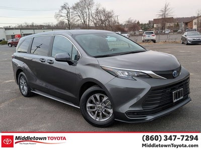 2025 Toyota Sienna LE