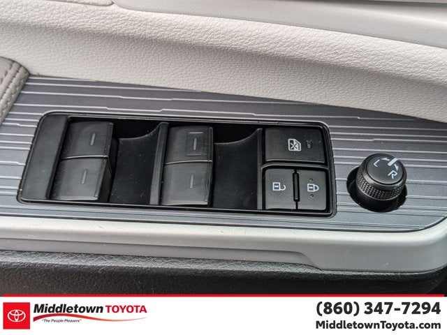 2025 Toyota Sienna LE