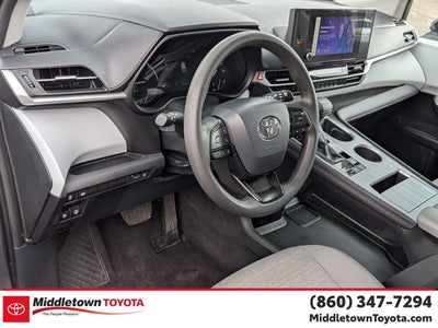 2025 Toyota Sienna LE