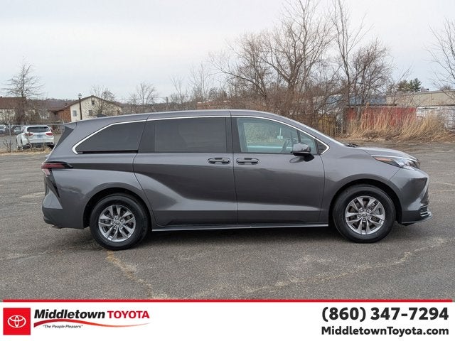 2025 Toyota Sienna LE