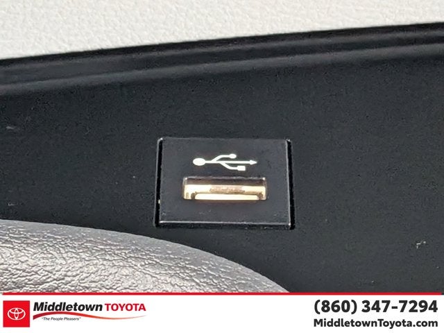 2025 Toyota Sienna LE