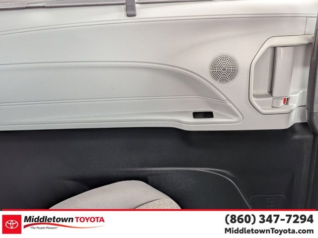 2025 Toyota Sienna LE