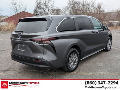 2025 Toyota Sienna LE
